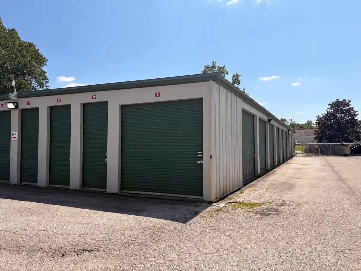 Miles of Storage Cleve Butcher Rd roll up doors
